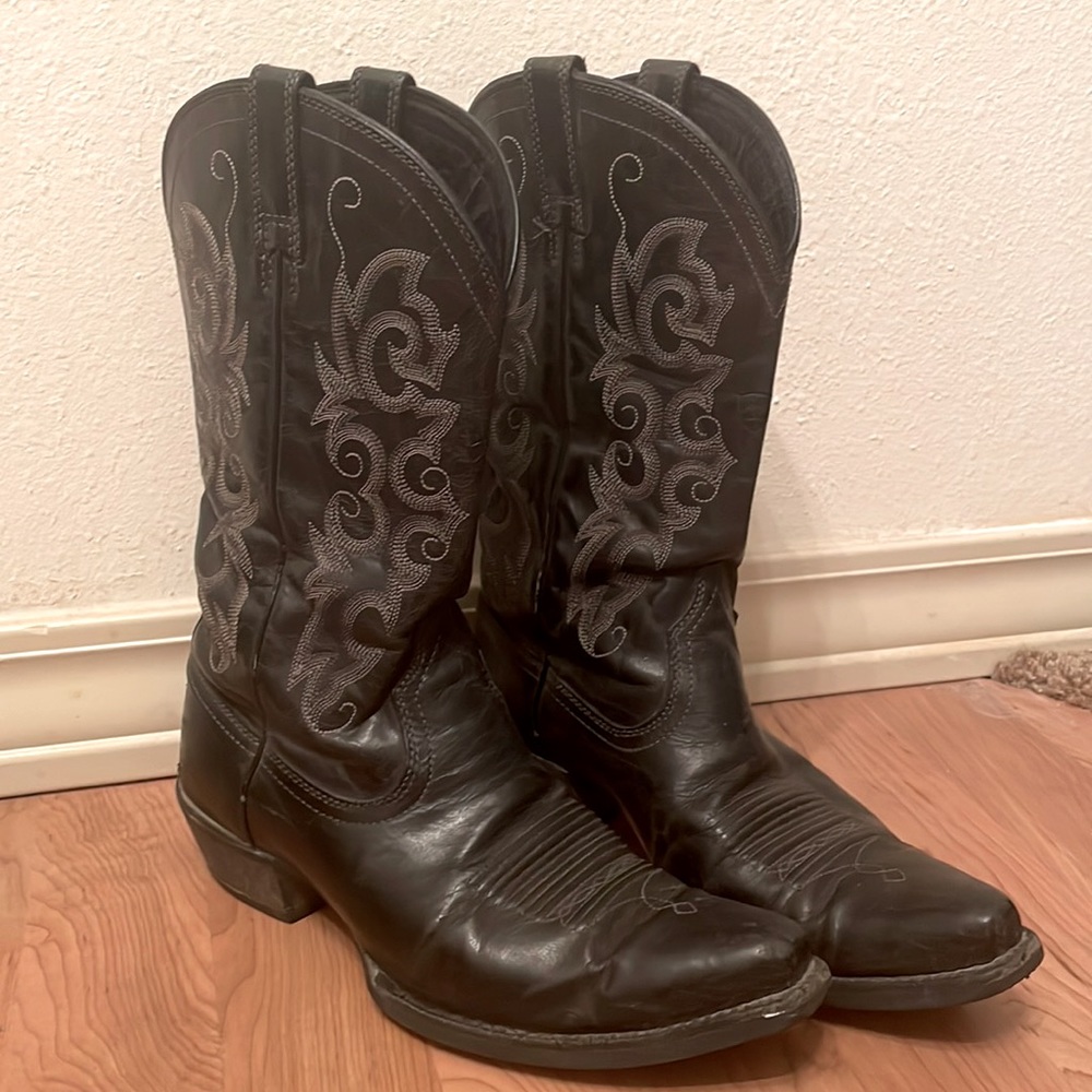 Women’s Ariat size 8B boots